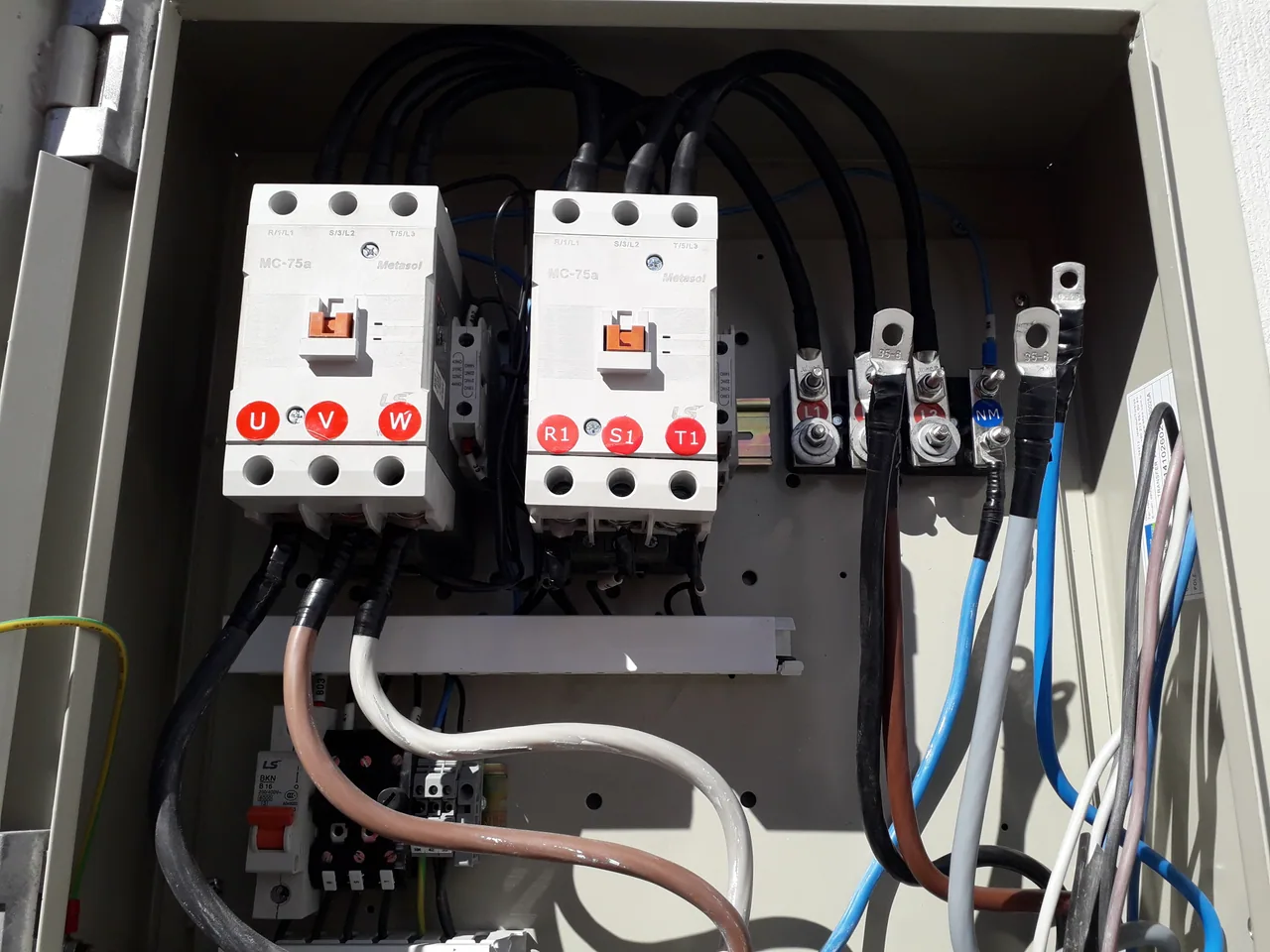 Elektrik panosu içi bağlantı uygulaması